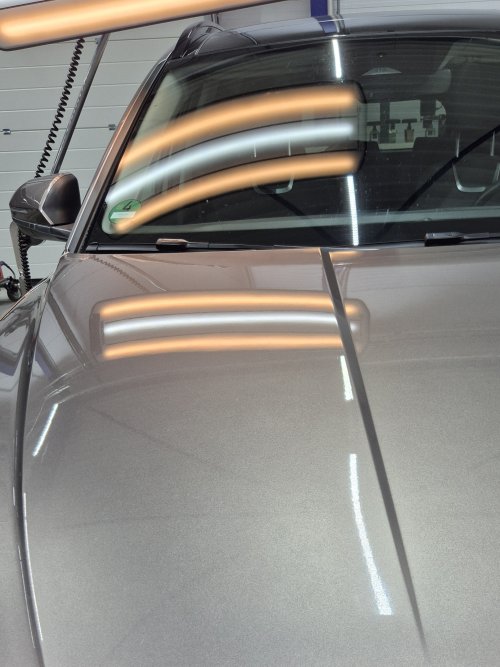 Hyundai Tucson,  herstel van een grote deuk in de motorkap,  in contourlijn