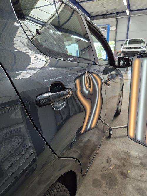 Peugeot 108,  grote knik in het achterportier